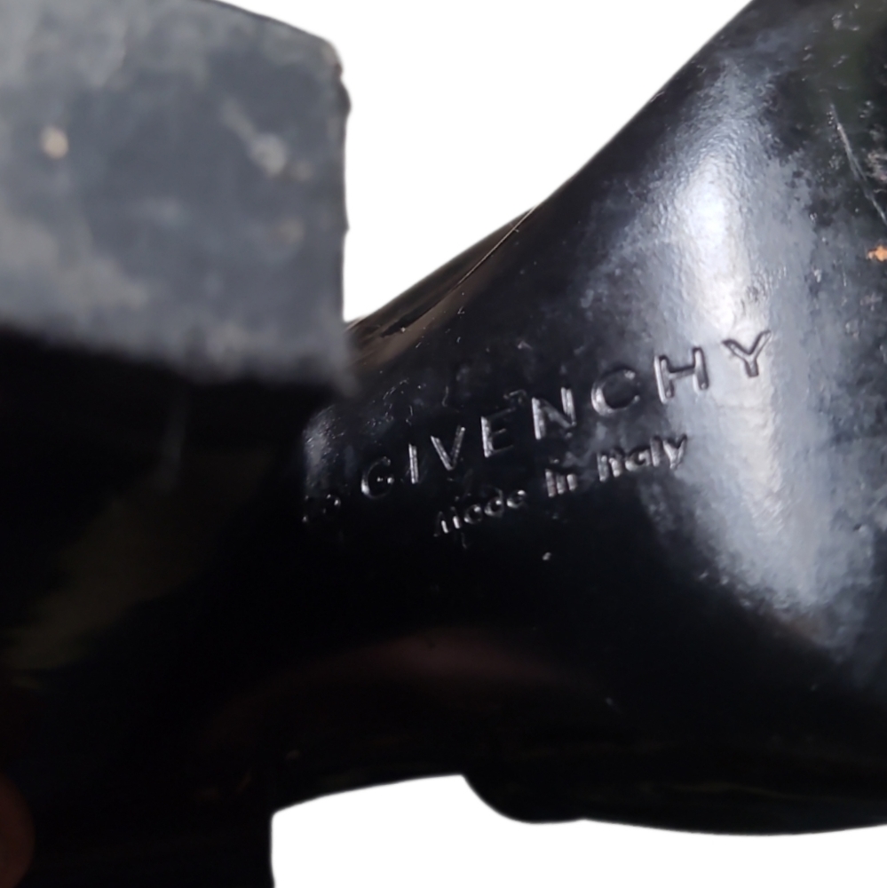 GIVENCHY | Black Patent Leather Pumps in Size EU 37 /‎ US 6.5 - Picture 6 of 6